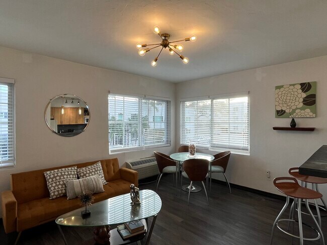 511 75th St Unit 1