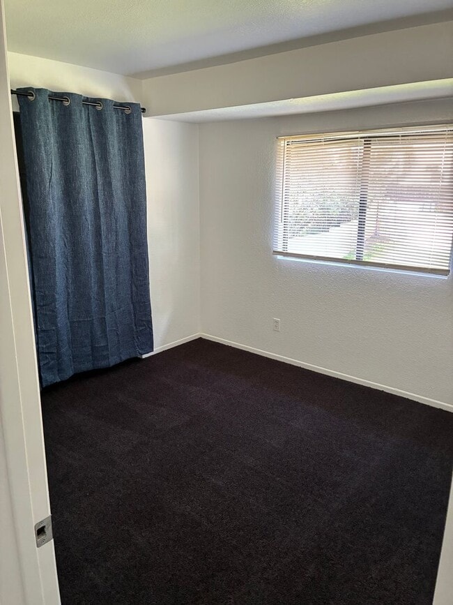 Photo - ( ( ( New Paint New Carpet ) ) ) 3 bed 2.5 bath La Sierra Home