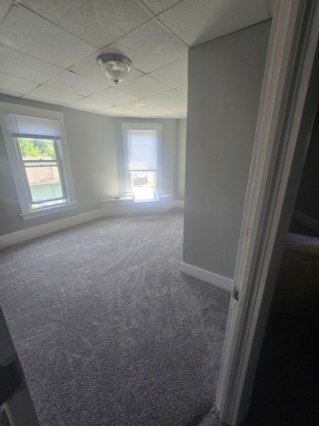 719 E 15th St Unit Upper Unit