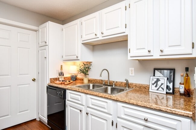 Shadow Creek Apartments