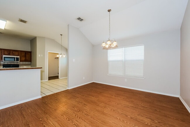 Photo - 3020 Meadowbrook Dr