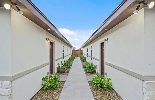 Photo - 908 W La Pointe Ave Unit 3