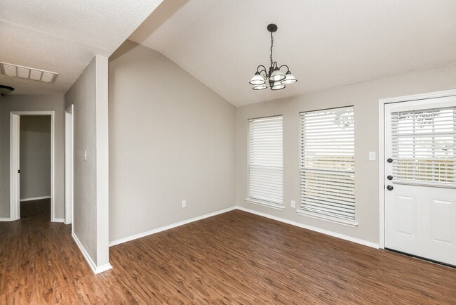 Photo - 415 Faircrest Dr