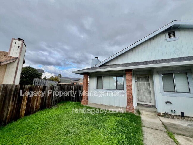 Photo - 827 Crested Dr