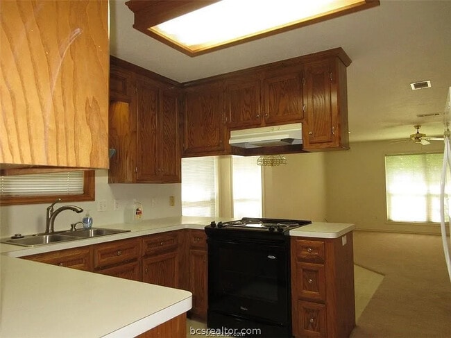 Photo - 704 Aster Dr