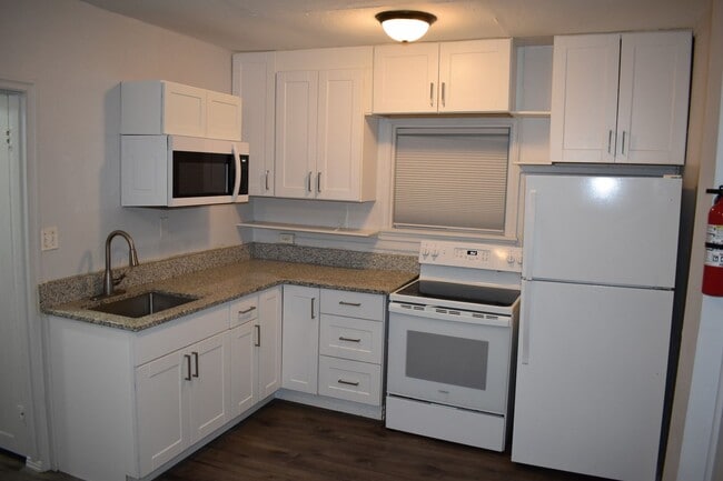 Building Photo - 1213 W Pine St Rental