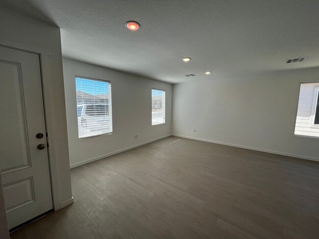 Photo - 6730 Chert Chase