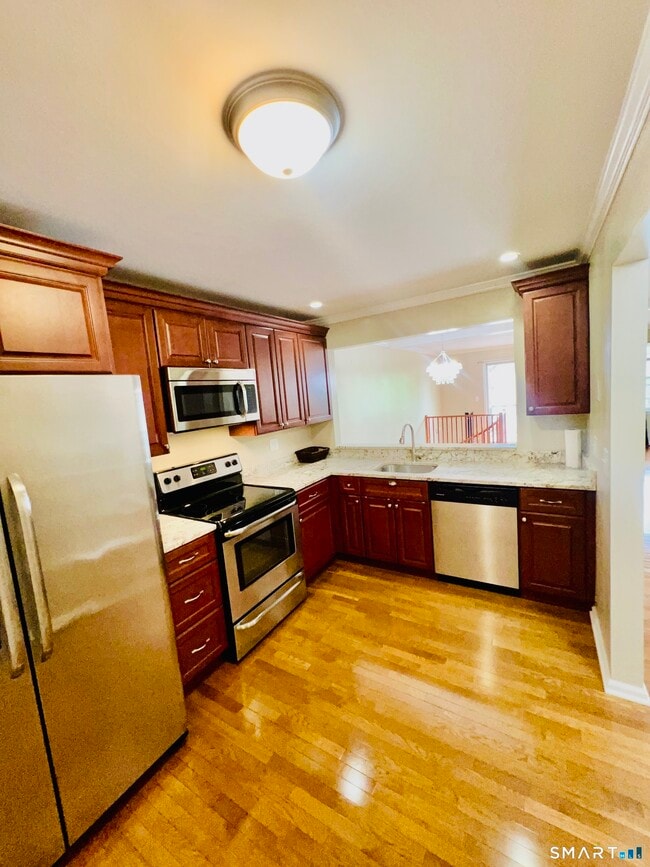 Building Photo - 55 Mill Plain Rd Unit 29-7