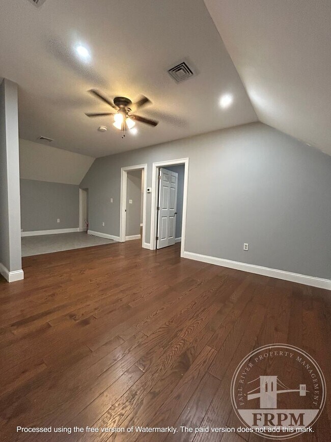 Photo - 176 Snell St Unit 2