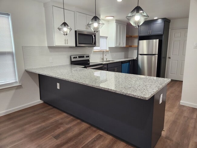 Photo - MODERN DECORATED HOUSE | 4 BEDROOM | 2 BATH | COVERED PATIO | CASITA WITH KITCHEN, BATH & LAUNDRY