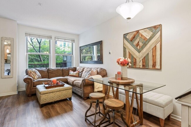 Photo - 680 N 2nd St