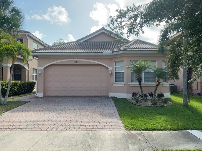 Photo - 996 NW Leonardo Cir House