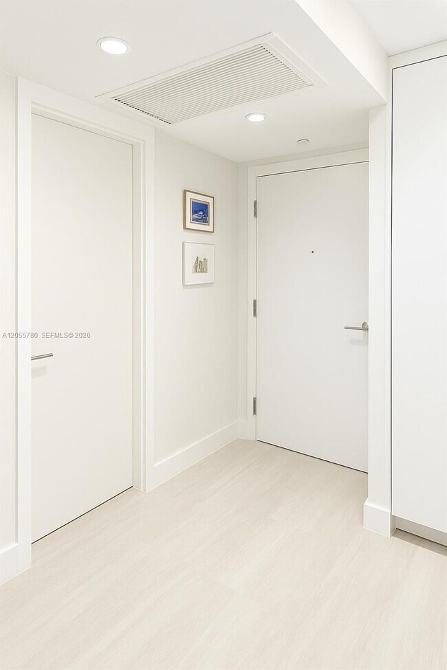 Photo - 2301 Collins Ave Unit 636