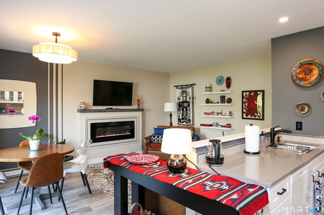 Photo - 36 Turn of River Rd Unit APT B3