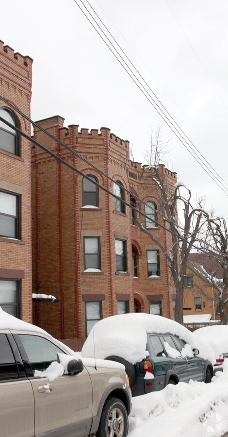 Photo - Oakland/Bates