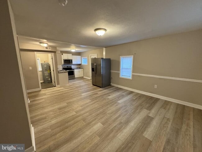 Photo - 3920 Main St