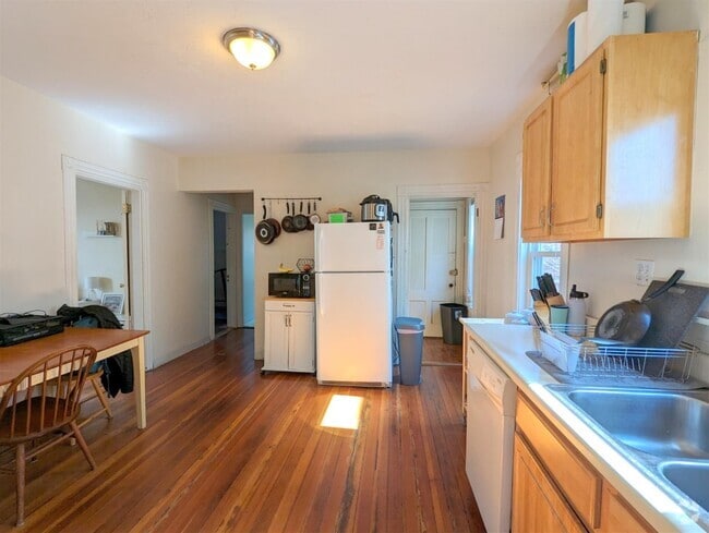 Building Photo - 58 Gorham St Unit 2 Rental
