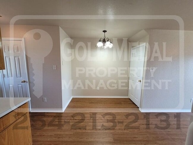 Photo - 106 Lark St