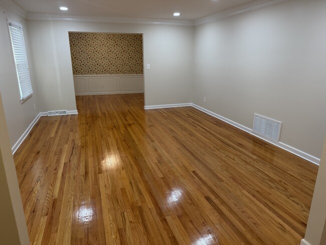 Amplia sala de estar - 3 Melbourne Ln