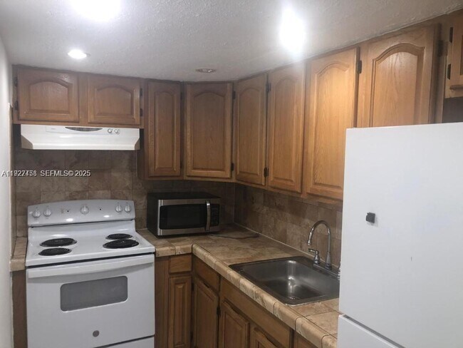 Photo - 4705 NW 7th St Unit 204-7