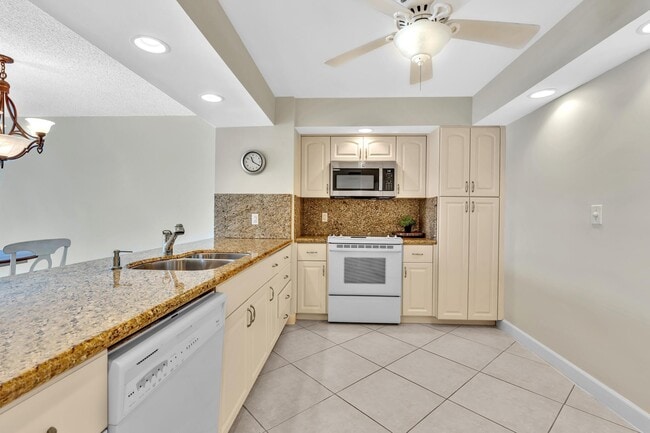 Photo - 1150 Hillsboro Mile Unit 914