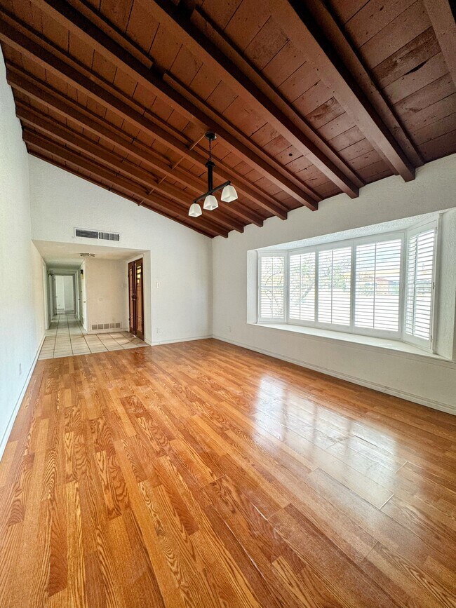 Photo - 139 Clairemont Rd