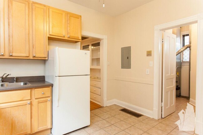 Photo - 3525 N Wilton Ave Unidad 1r