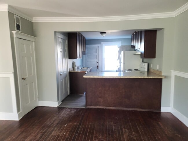 Photo - 132 Euclid St