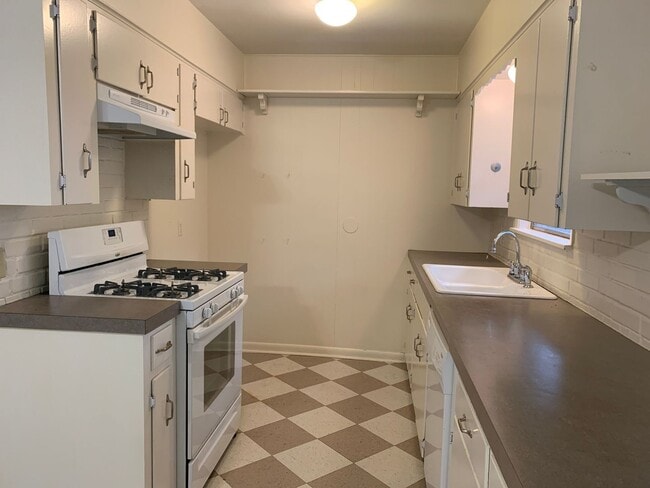 Photo - Lovely 4/2 in Brentwood Neighborhood