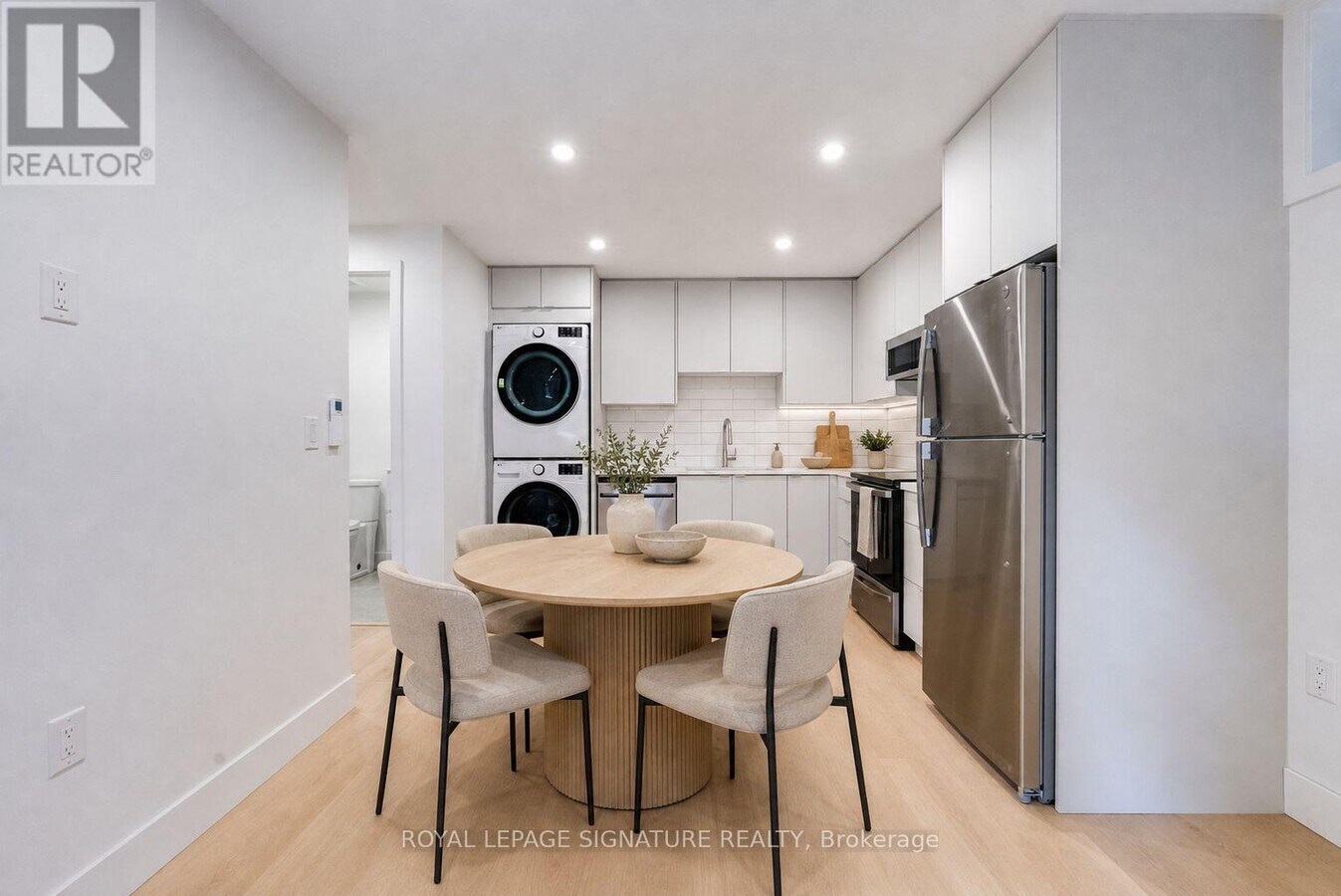 Photo - 390 Palmerston Blvd