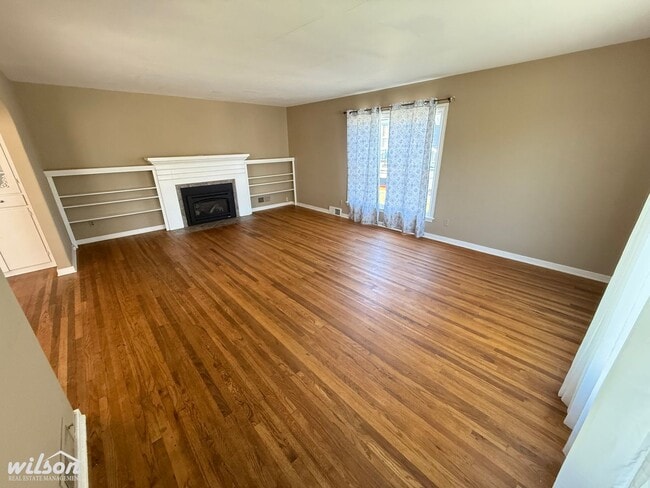 Photo - West Yakima 3-Bedroom Home with Spacious Living Areas