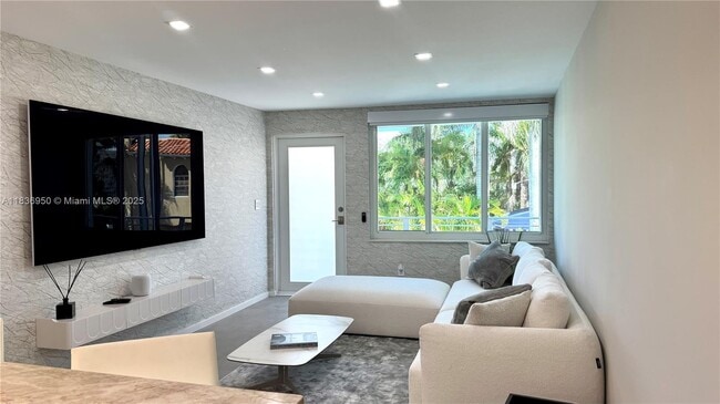 Photo - 405 N Hibiscus Dr Unit 203