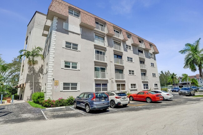 Photo - 5911 NE 14th Ln Unidad 201S