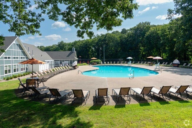 Building Photo - The Commons at Windsor Gardens Rental