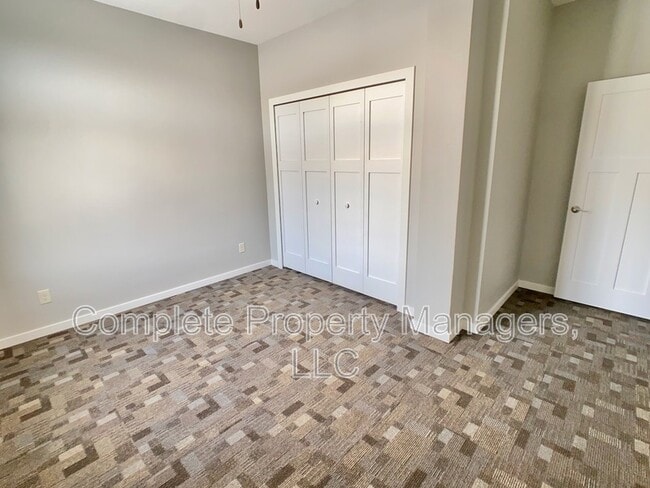 Photo - 207 E 4th St