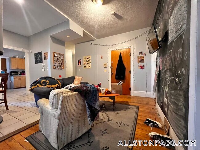 Photo - 18 Glenville Ave Unidad 2