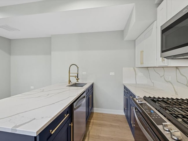 Photo - 2818 W Fletcher St Unit CH