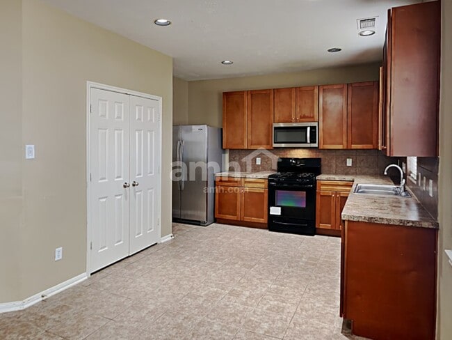 Photo - 1927 Makenna Ln