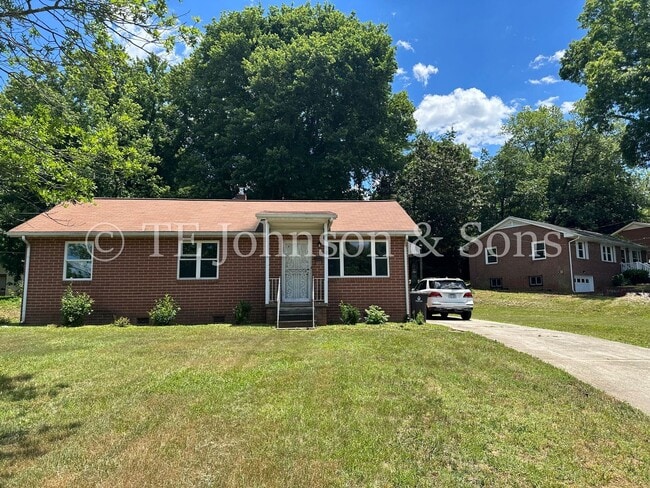 Building Photo - Charming 2-Bedroom Corner Lot Home with Ne...