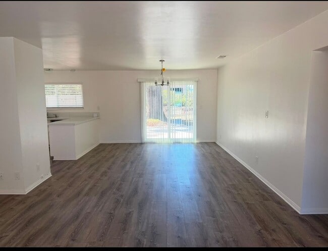 Photo - Stunning 4 Bedroom, 2 Bathroom House