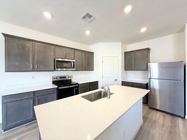 Photo - 634 W Red Hawk Ct