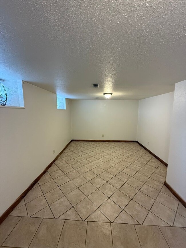 Photo - 227 W 14th St Unit Lower Level