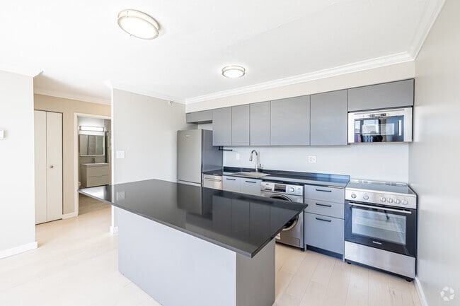 1BR, 1BA - 575SF - Kitchen