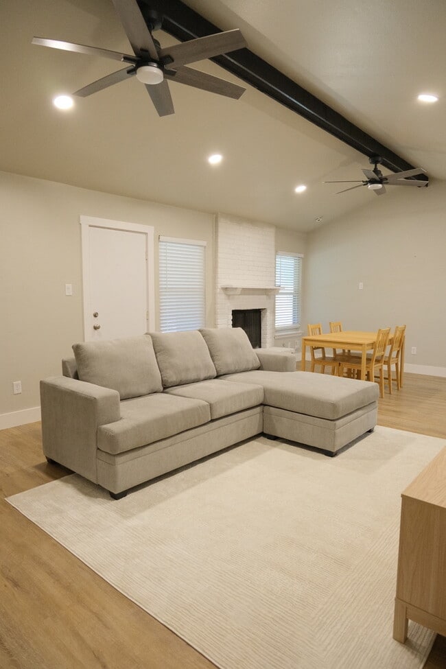 Photo - 8311 Babe Ruth St