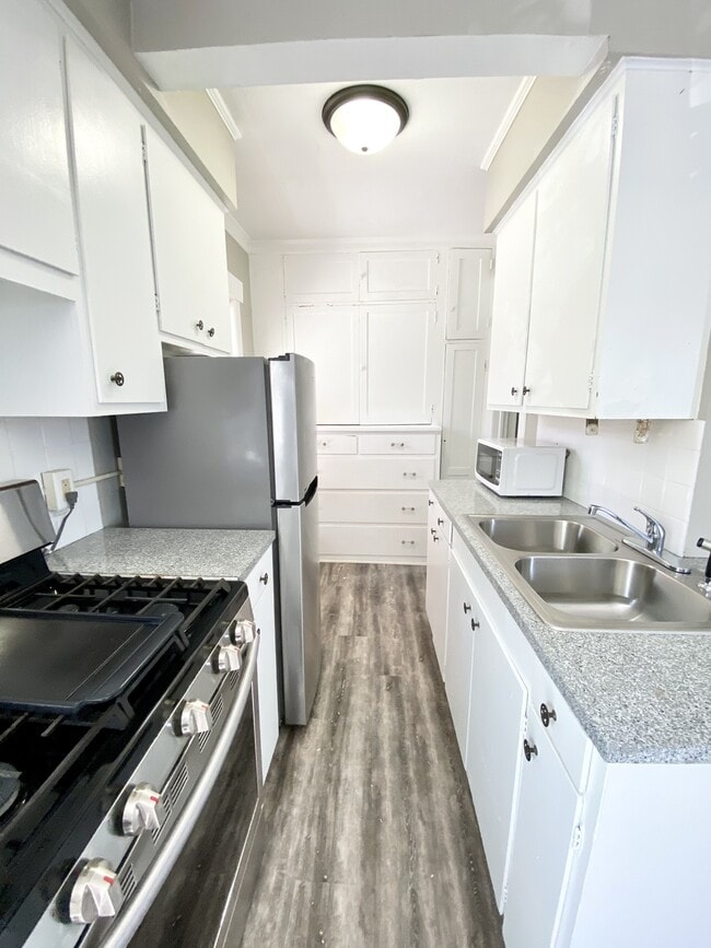 2500 Grand Ave