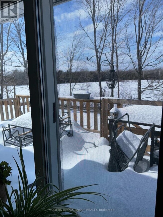 Photo - 320 Leacock Rd