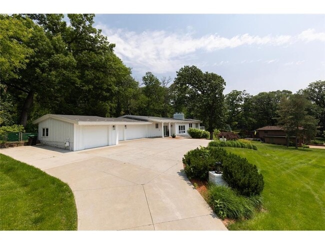 Photo - 1345 Fairlawn Way