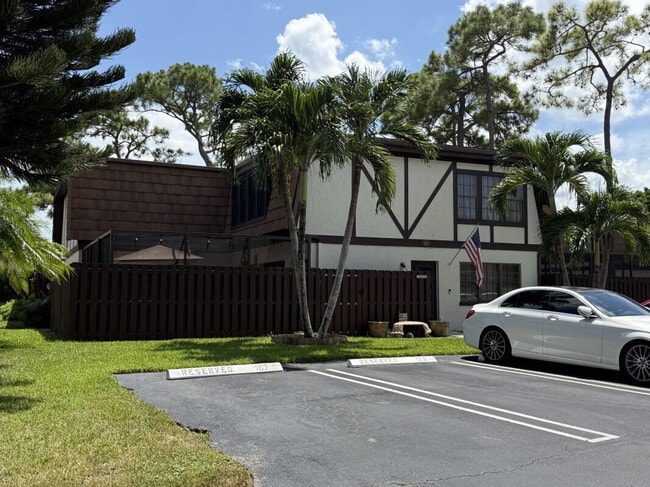 Building Photo - 122 Weybridge Cir Rental