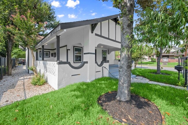 Photo - 4902 McKinney St