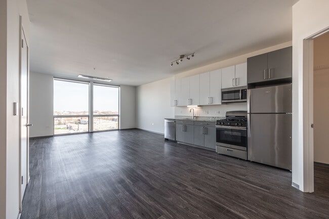 Building Photo - 2340 N California Ave Unit 607